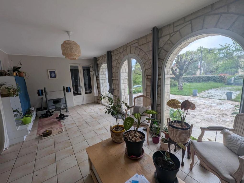 Property photo 3 of 25