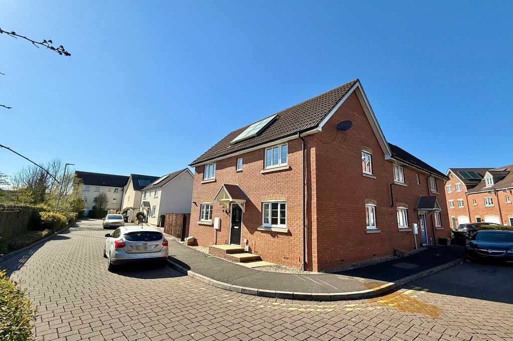 Property photo 2 of 17 Front Setting