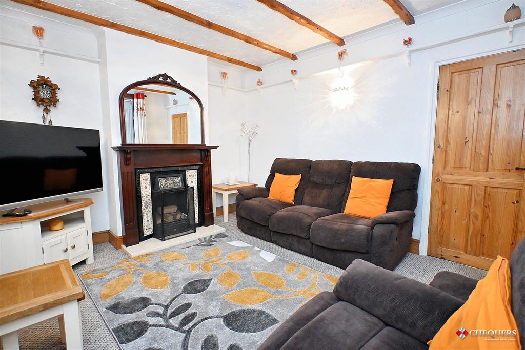 Property photo 3 of 29 Lounge