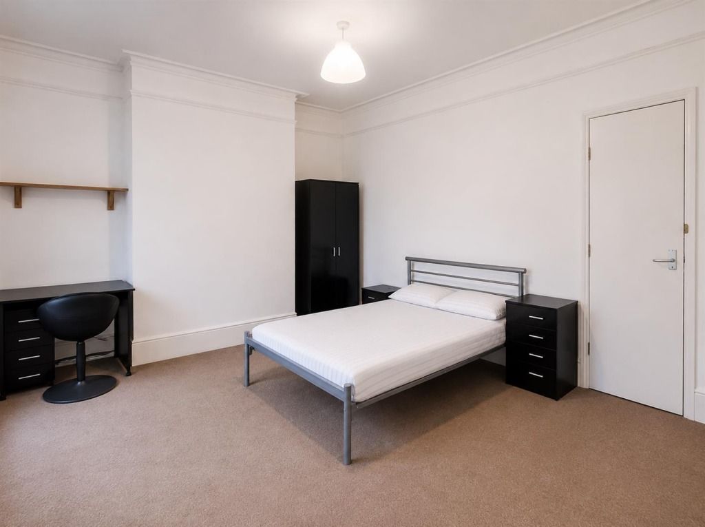 Property photo 3 of 12 5200272