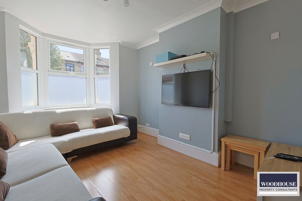 Property photo 2 of 23