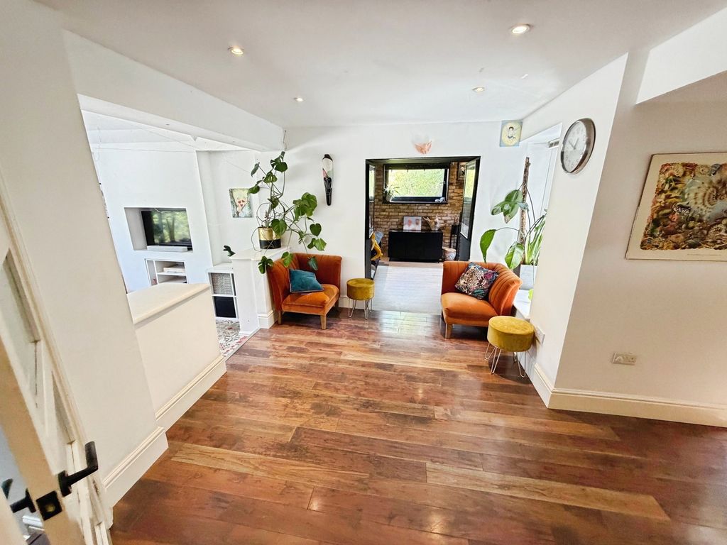 Property photo 3 of 24