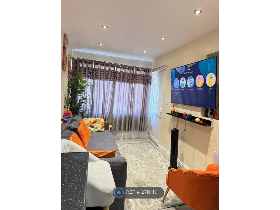 Property photo 3 of 14 Living Room