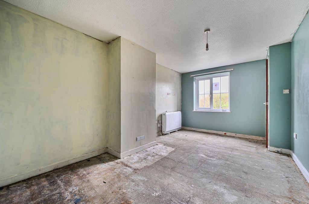 Property photo 2 of 12 2 - 1437057-12-69c69c...