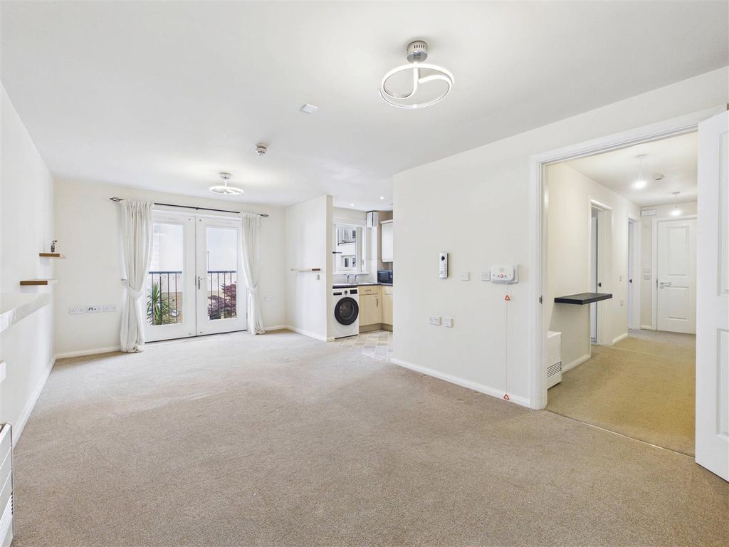 Property photo 2 of 18 Cam05476G0-Pr0351-Still004.Jpg