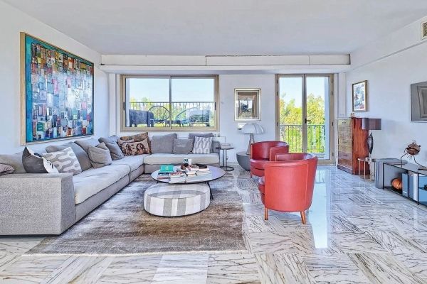 Property photo 1 of 2