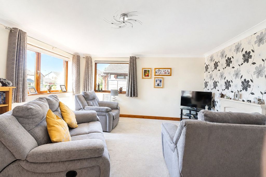 Property photo 3 of 14 3 - Picture No. 08