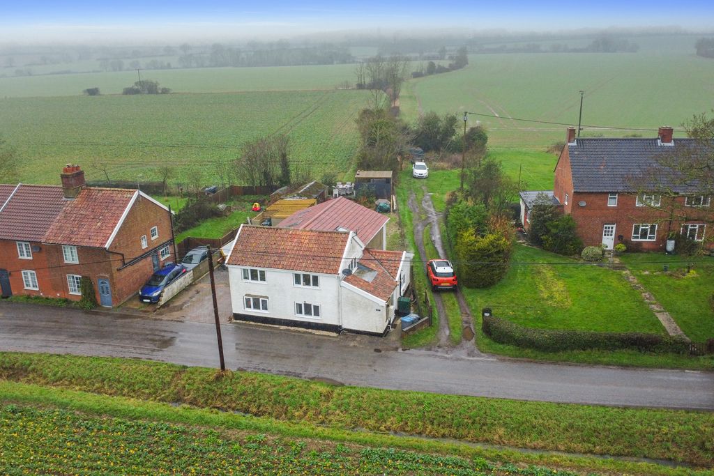 Property photo 2 of 32