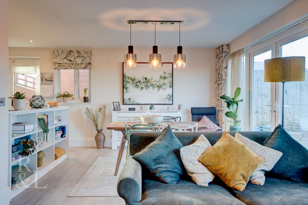 Property photo 2 of 14 Batched  (15).Jpg