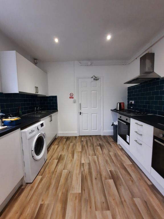 7 bed shared accommodation to rentCwm Level Road, Swansea SA5 photo 5