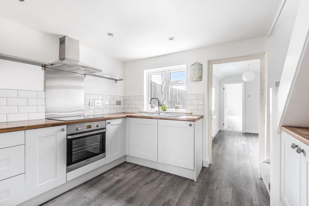 Property photo 2 of 10 Kitchen