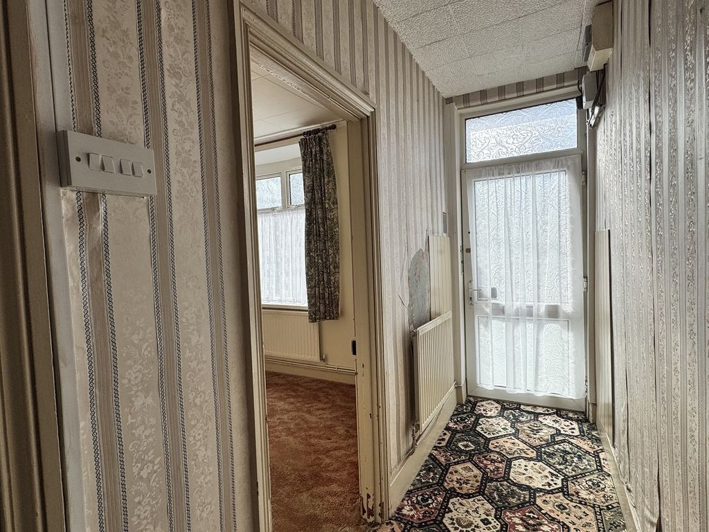 Property photo 2 of 21 Hallway