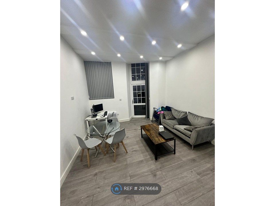 Property photo 1 of 9 Lounge