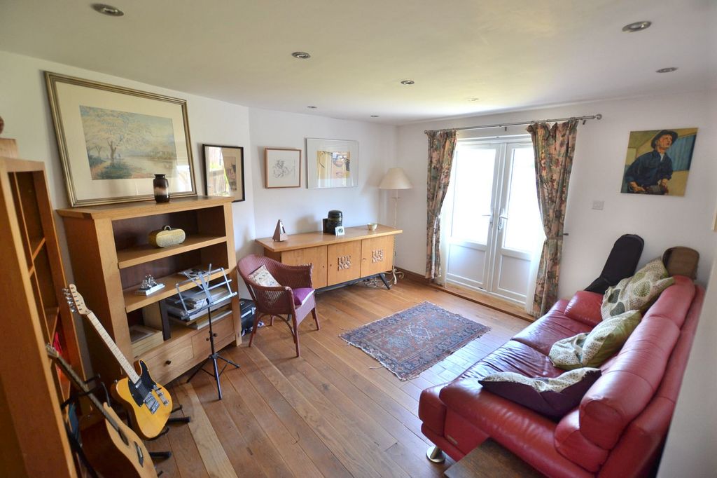 Property photo 3 of 23