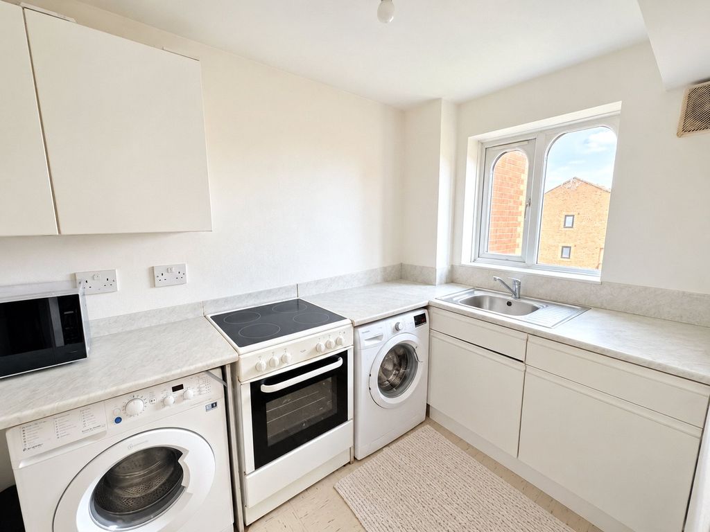 Property photo 3 of 6 Kitchen