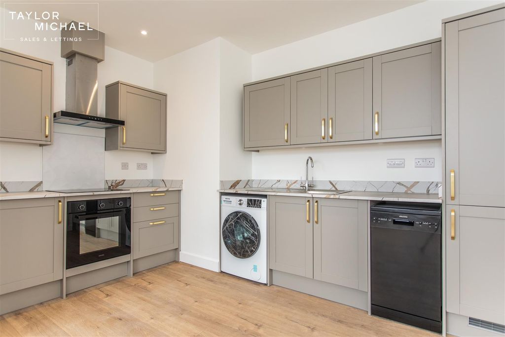 Property photo 3 of 15 Kitchen