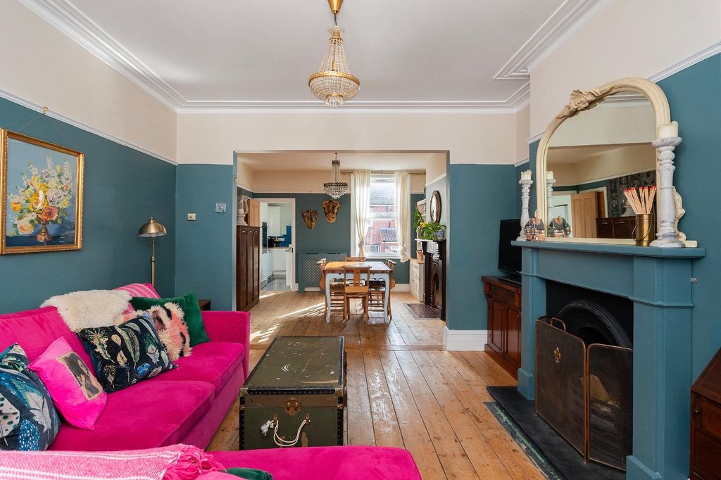 Property photo 3 of 25 1P0Abr - Living Room A.Jpg