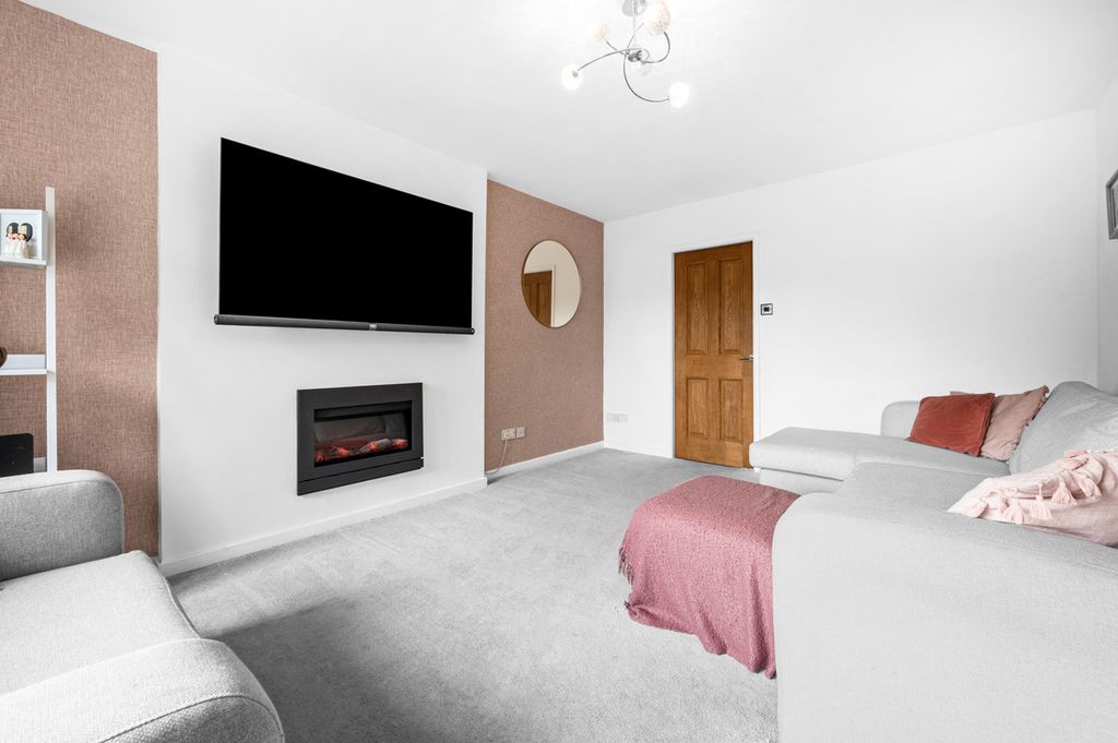 Property photo 3 of 24