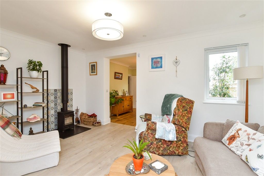 Property photo 3 of 16 Lounge