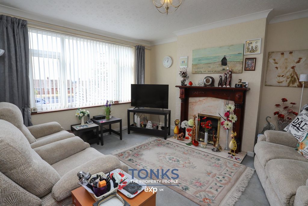 Property photo 2 of 25