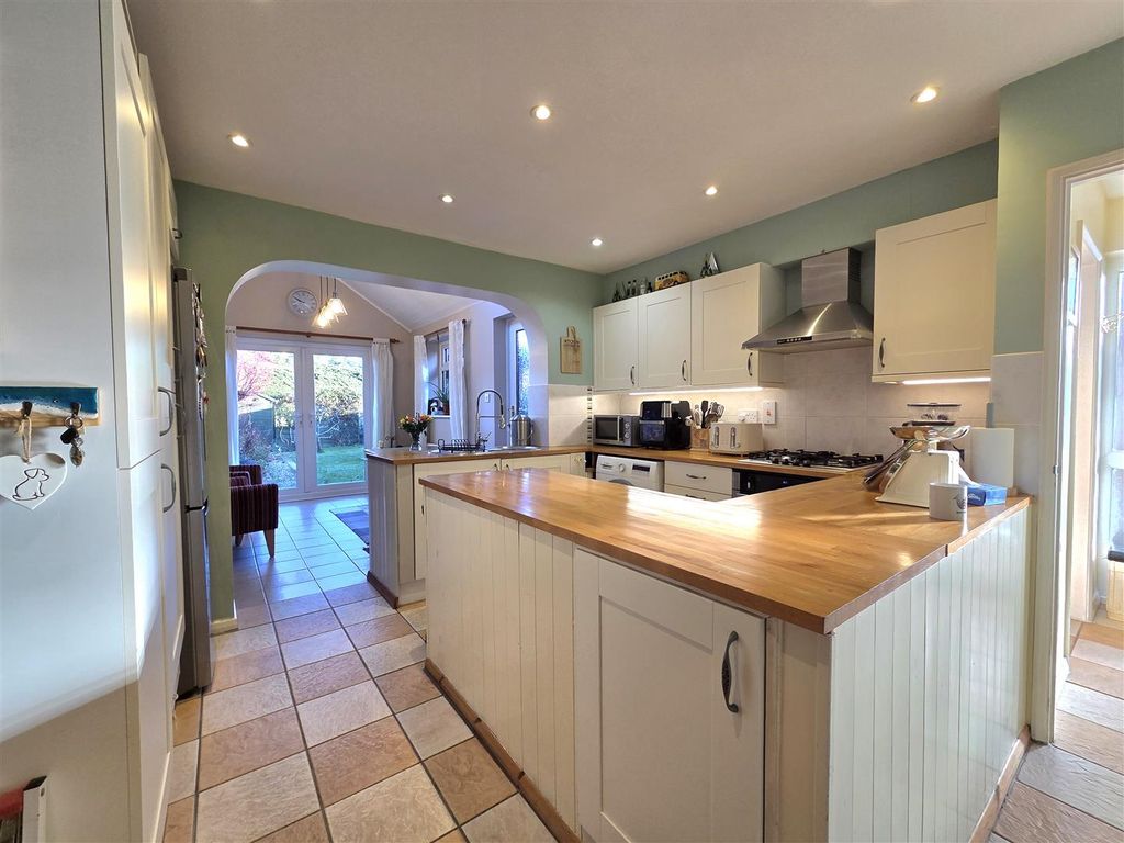 Property photo 2 of 20