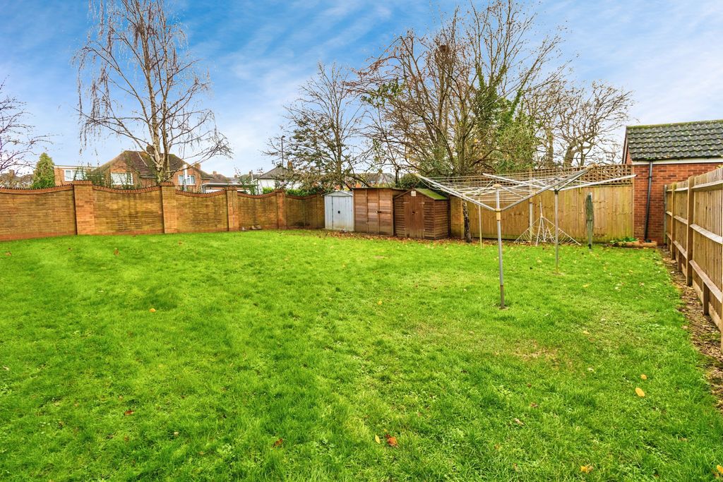 Property photo 2 of 10 Communal Gardens