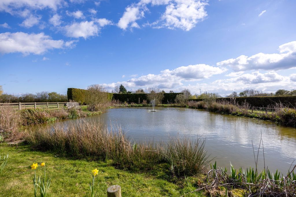 Property photo 2 of 38