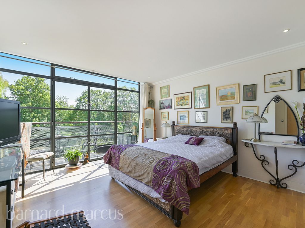 Property photo 2 of 8 Bedroom