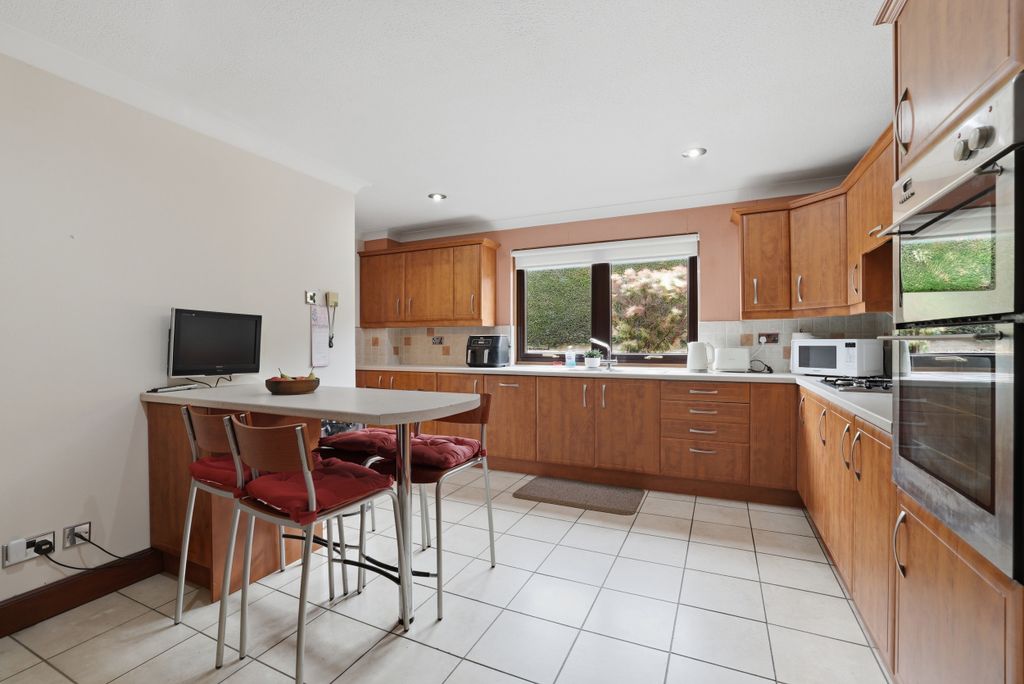 Property photo 2 of 37
