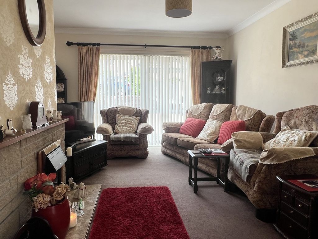Property photo 2 of 16 Lounge