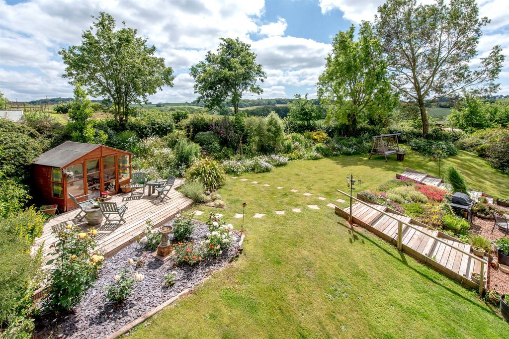 Property photo 2 of 34 Picture No. 06