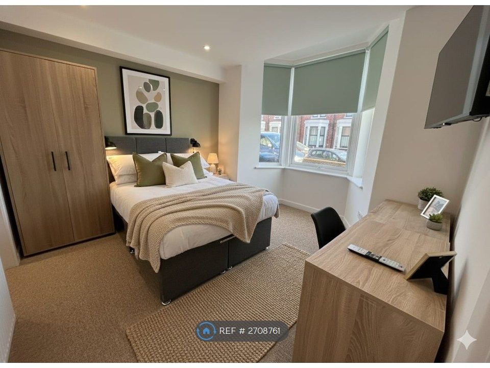 Property photo 2 of 11 Room 1 W/ Ensuite