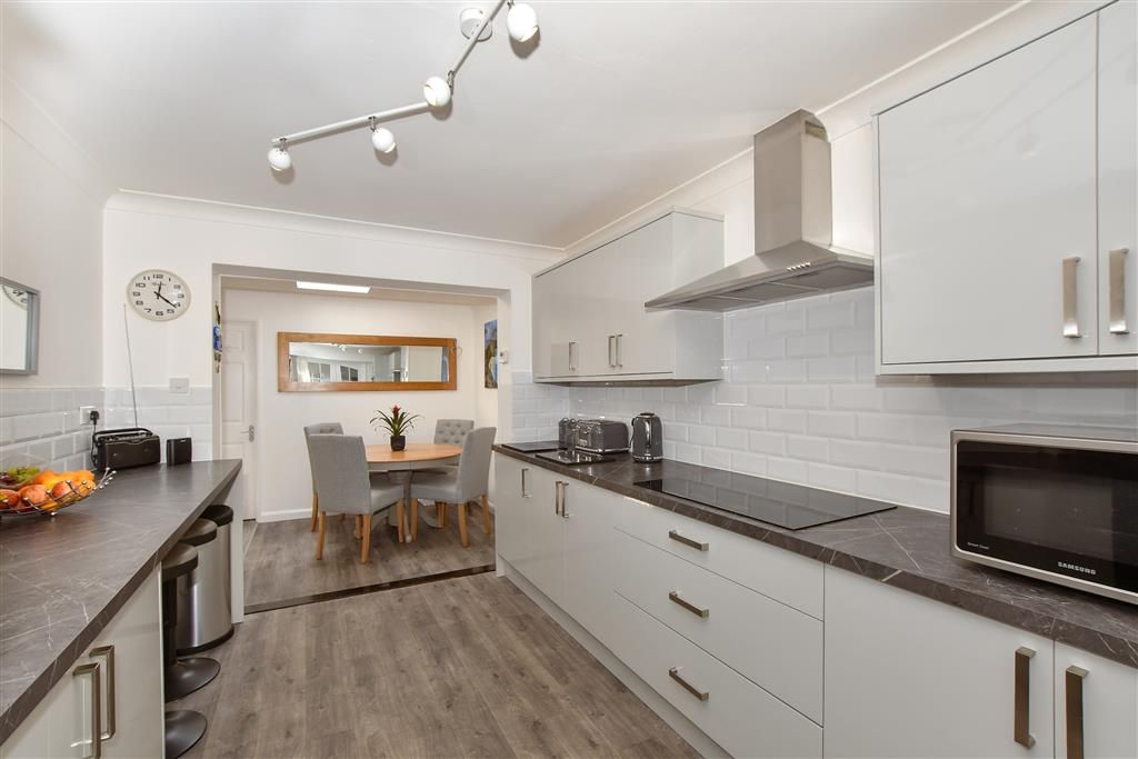 Property photo 2 of 12 Kitchen