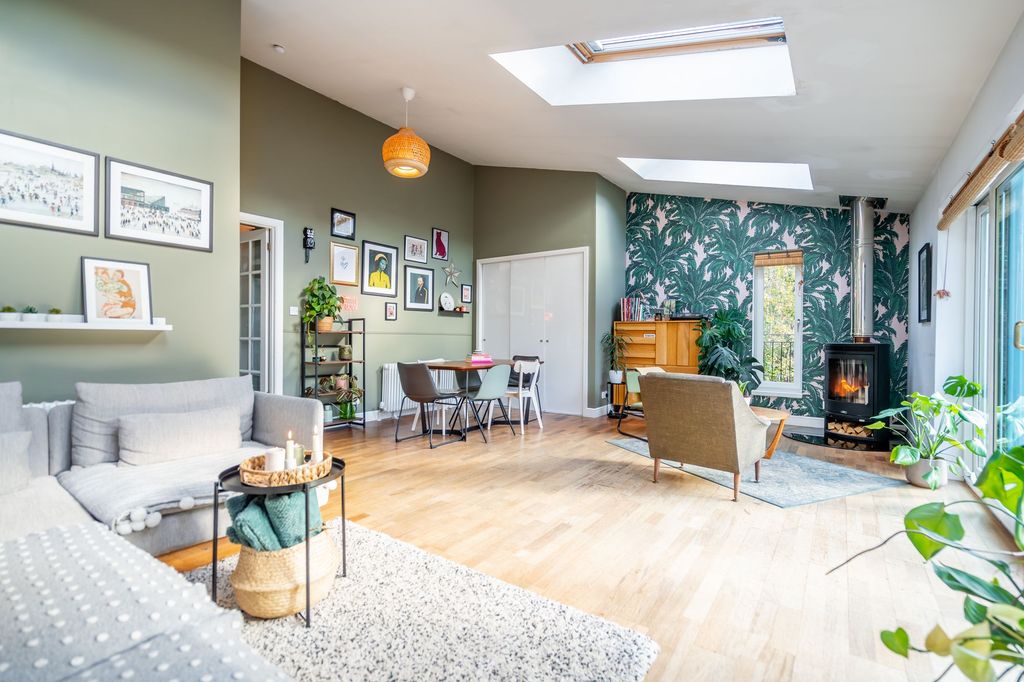 Property photo 3 of 37