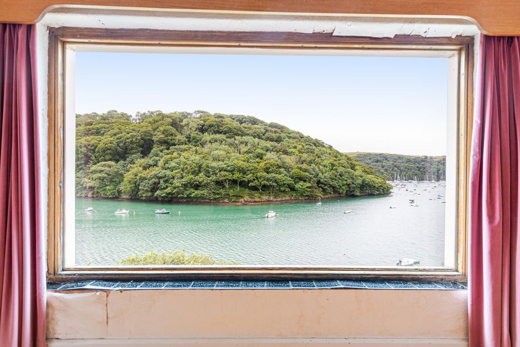 Property photo 2 of 21 A11 - 95 Yealm Road Newton Ferrers - 250731