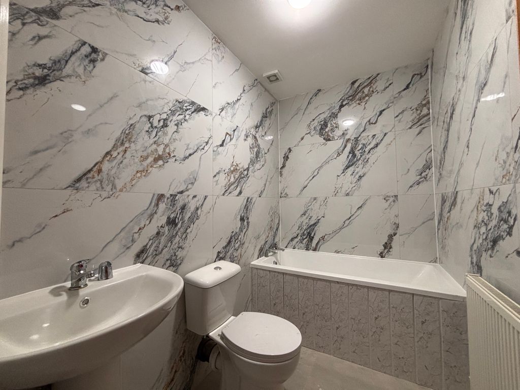 Property photo 2 of 6 Bathroom