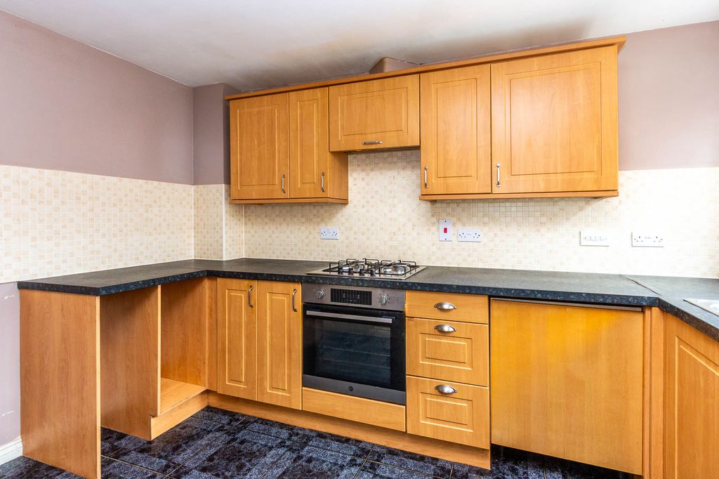 Property photo 3 of 12 Kitchen