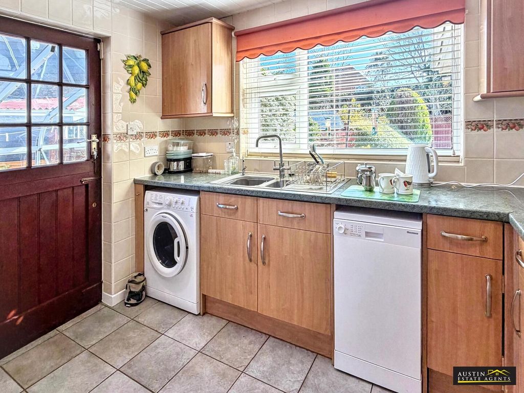 Property photo 3 of 15 Kitchen