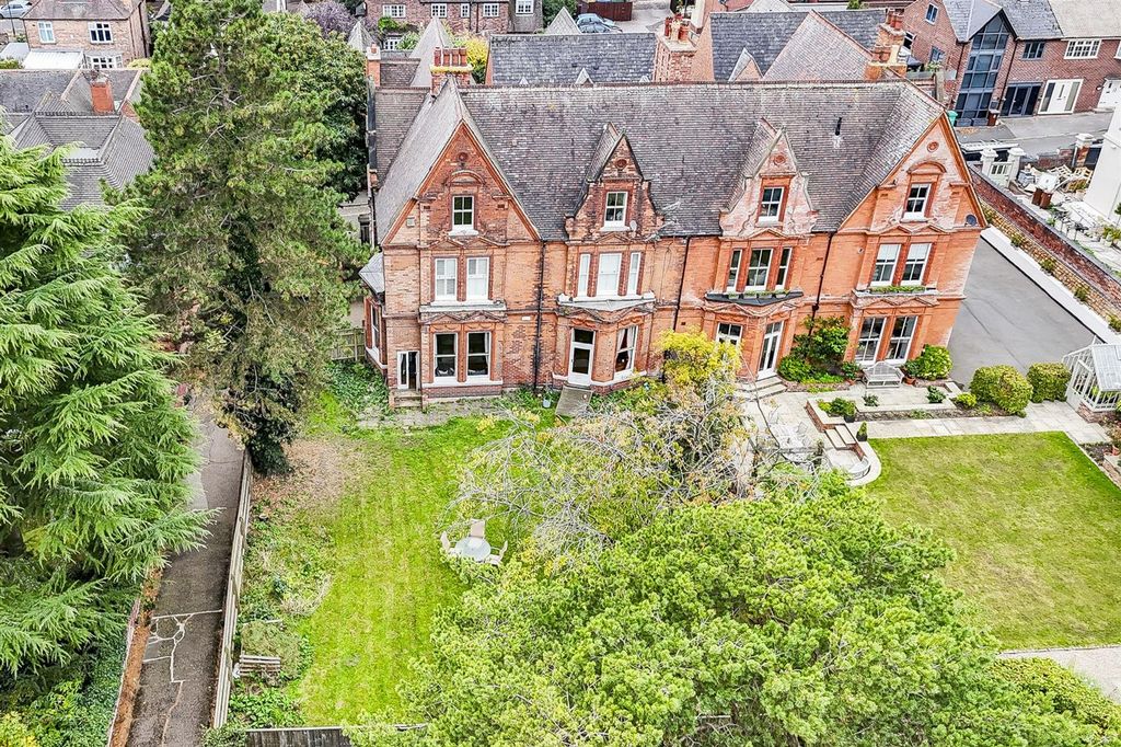 Property photo 1 of 28