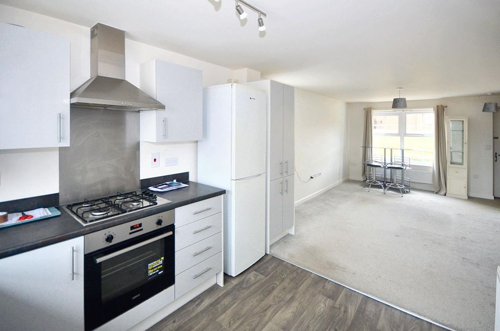Property photo 3 of 9 Kitchen