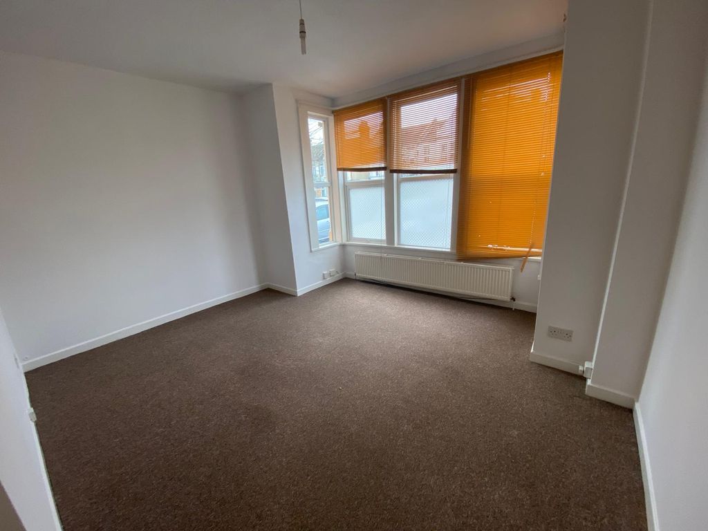 Property photo 3 of 5 Gallery