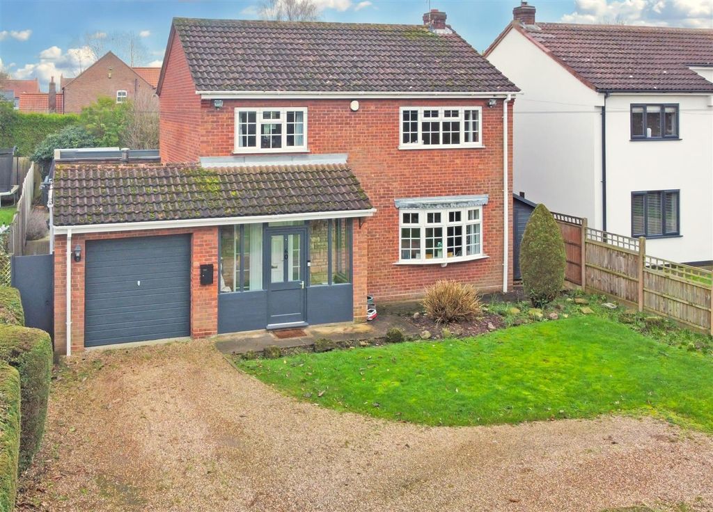 Property photo 1 of 30 Elevated Front Aspect 748