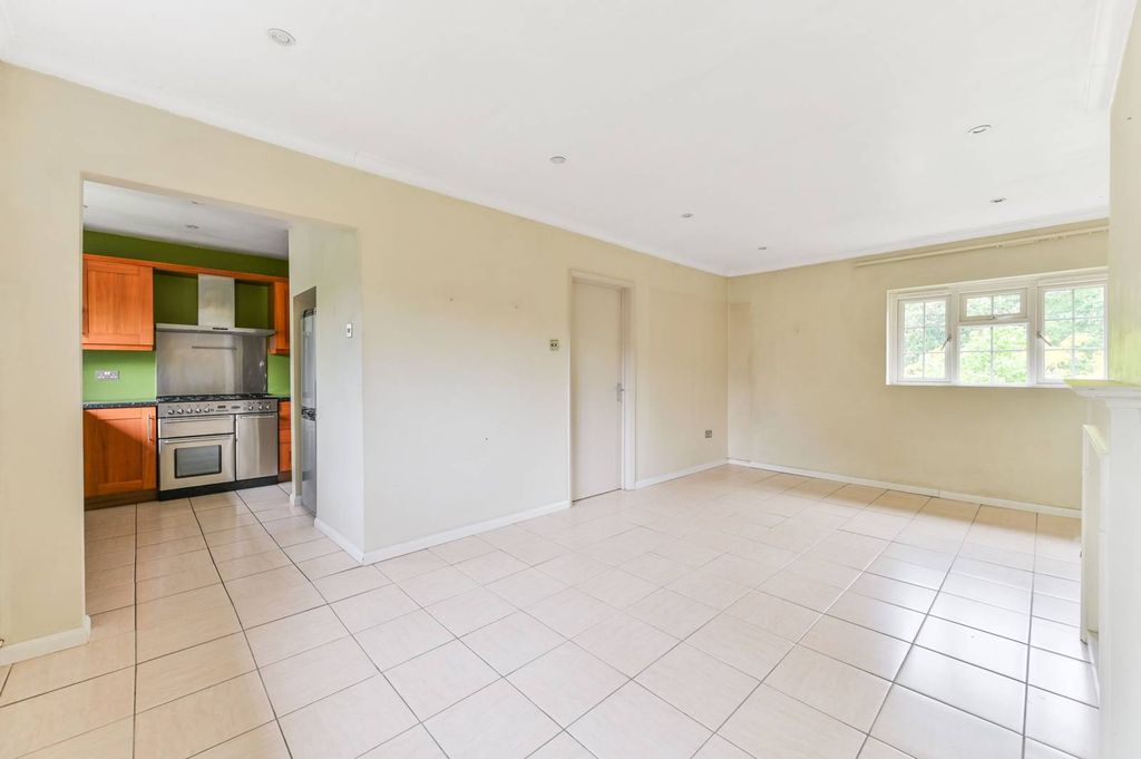 Property photo 2 of 18