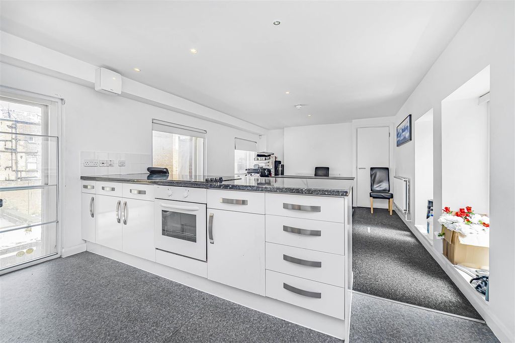 Property photo 3 of 15 _Tom5006.Jpg