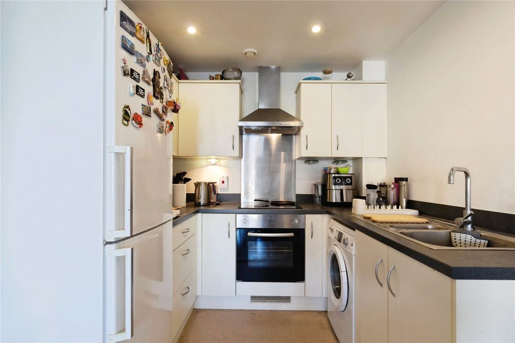 Property photo 2 of 15 Picture No. 24