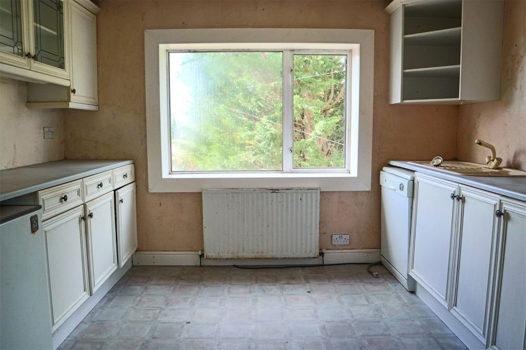 Property photo 2 of 14 Kitchen