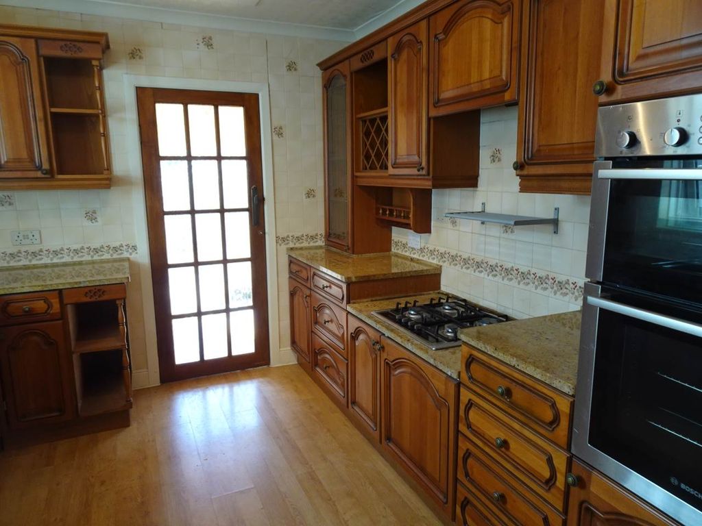 Property photo 2 of 20 Beacondown02