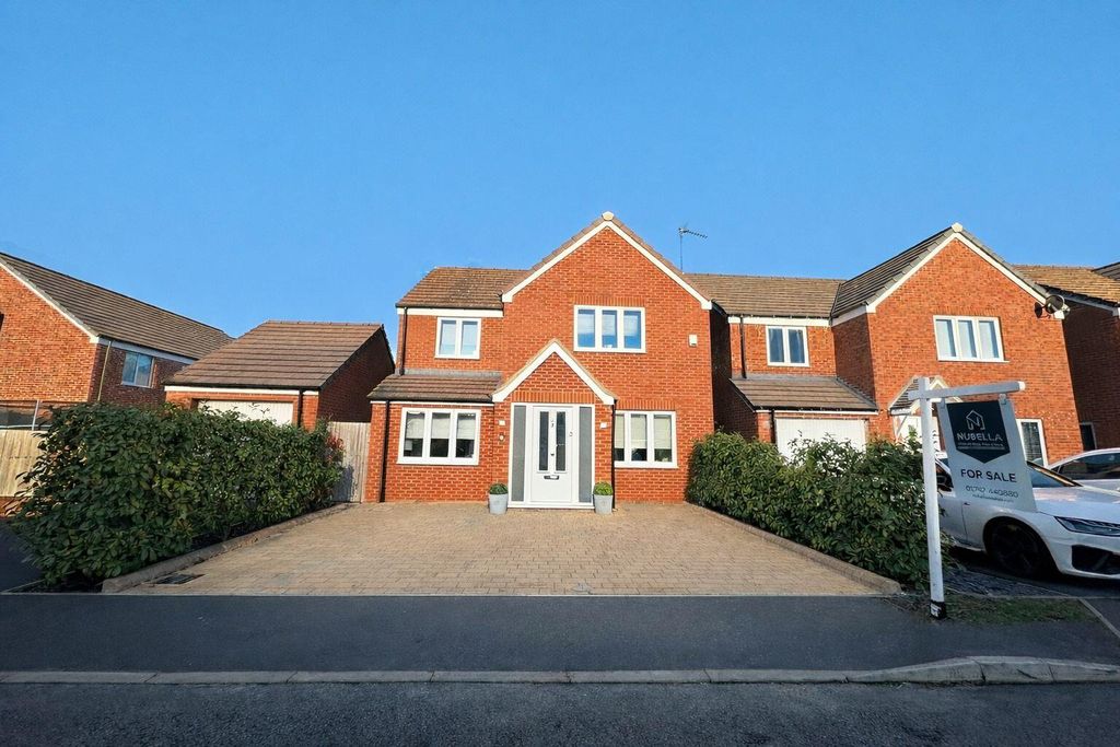 Property photo 1 of 18 Front (Exterior)