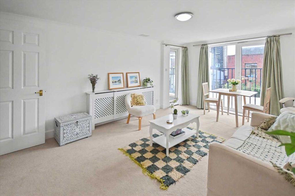 Property photo 2 of 11 Lounge