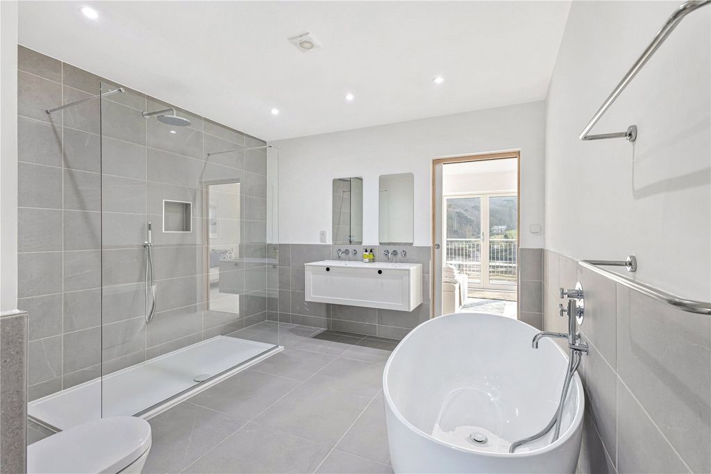 Property photo 3 of 16 Show Home